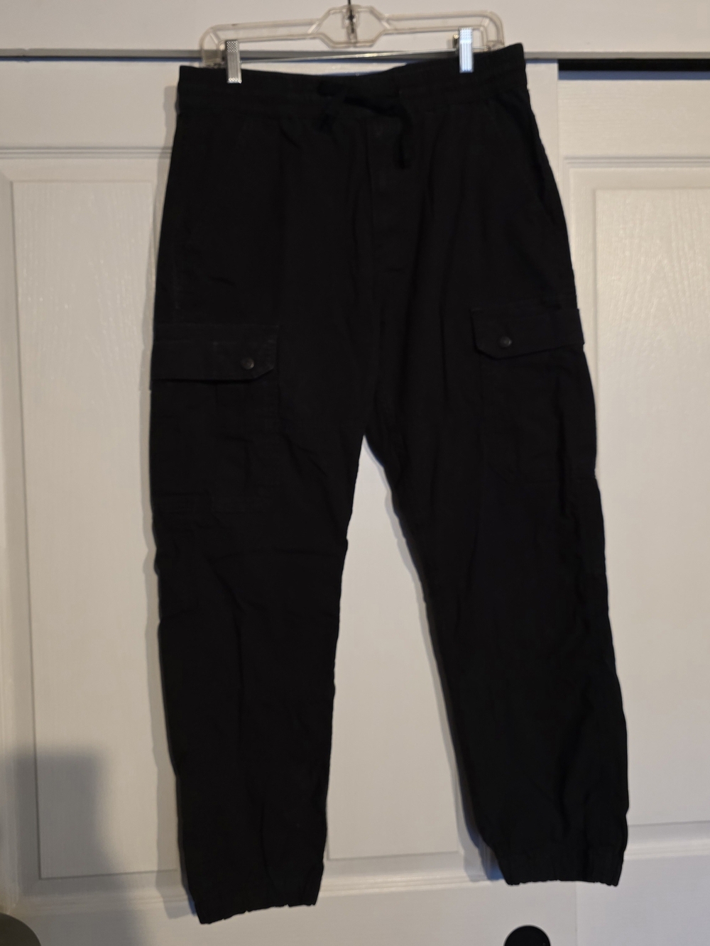 Levis Men's Black Cargo Jogger Pants - Casual Utility Style